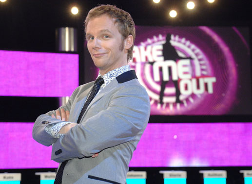 In derDating-Show "Take me out" mit Moderator Ralf Schmitz wieder geflirtet, was das Zeug hält. Bild: Sender / Stefan Menne