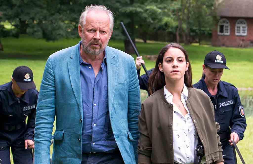Mediathek mit AD: Das Ermittler-Duo beim Kieler NDR-Tatort