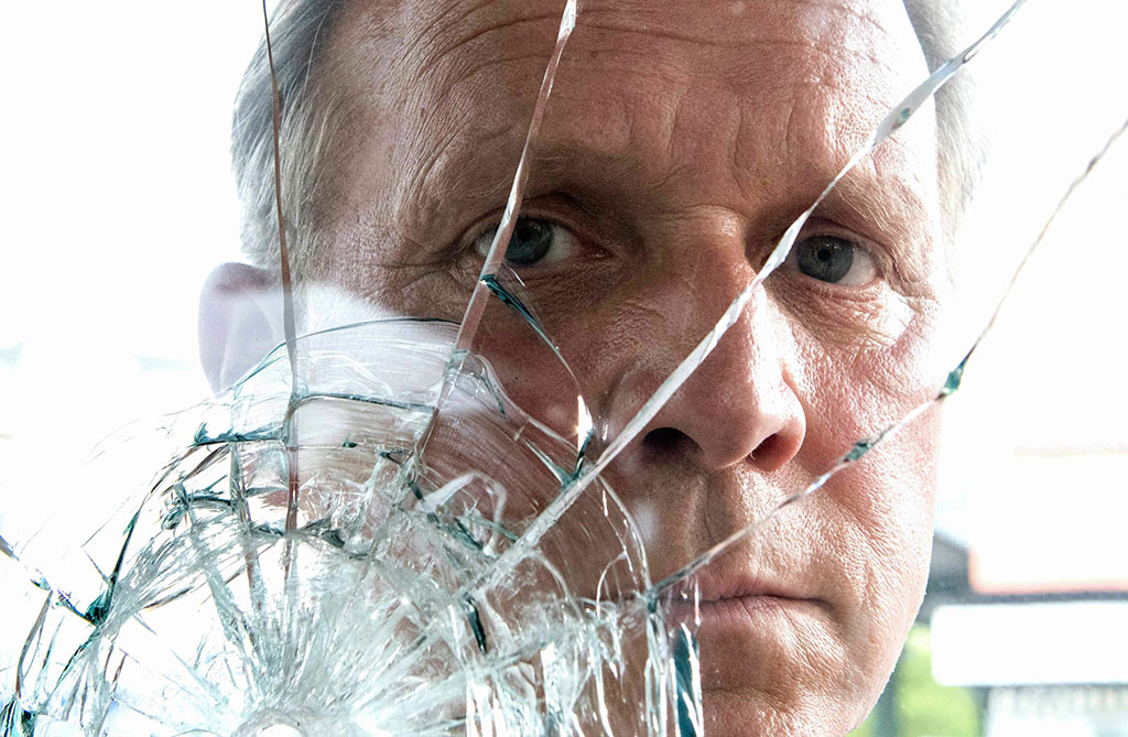 Neu in der Mediathek: Ulrich Tukur am Tatort Wiesbaden
