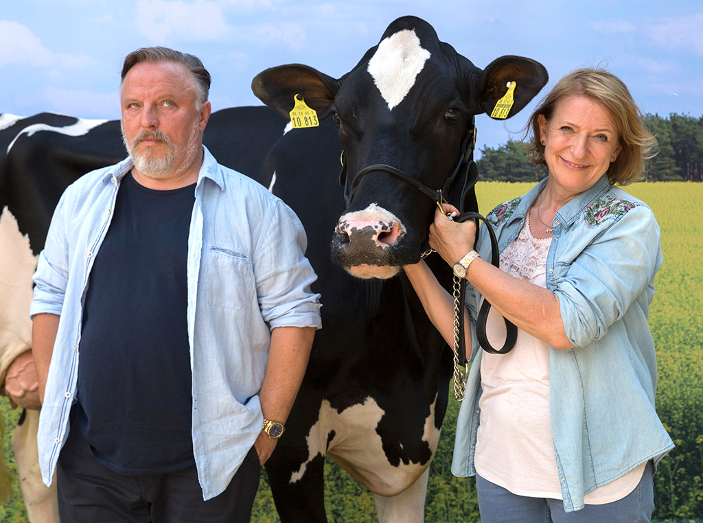 Neu in der Mediathek, auch mit Audiodeskription: Gloria, die schönste Kuh meiner Schwester
