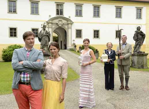 Schließlich führt die Reise Jessica und Eduard nach Österreich ins Schloss Altenhof im Mühlviertel – und die beiden sind von dem wahren Schmuckkästchen regelrecht verzaubert. Bild: ServusTV / Oliver Roth.