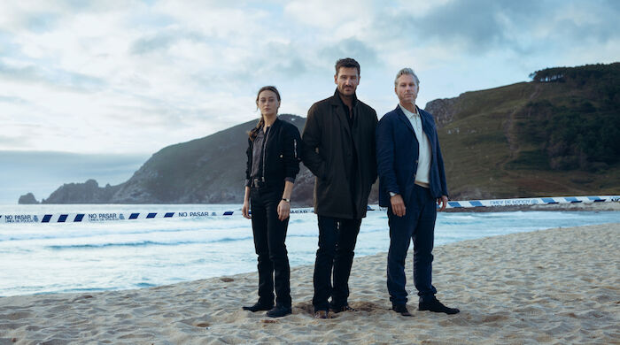 Die Tote vom Jakobsweg: Kommissarin Mercédes Navarro (Mercedes Müller), Hauptkommissar David Acosta (Michael Epp) und Kommissar Adrían Martinéz (Dirk Borchardt) ermitteln gemeinsam in Galicien. Bild: Sender / ARD Degeto Film / La Diapo Fotografía