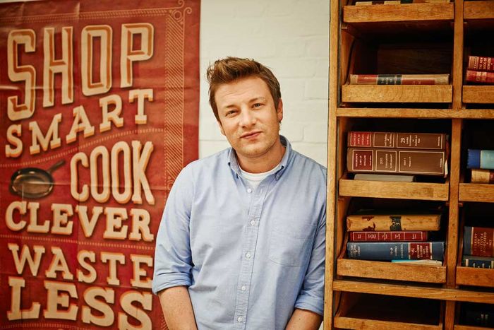 Clever kochen mit Jamie Oliver. Bild: Sender / Fremantle / David Loftus