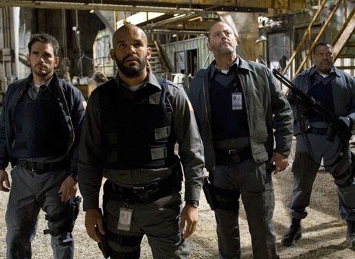 Mike Cochrane (Matt Dillon), Palmer (Amaury Nolasco), Quinn (Jean Reno), Baines (Laurence Fishburne) und Dobbs (Skeet Ulrich) beschließen, auf einen gepanzerte Geldtransporter ihrer eigenen Firma einen Überfall zu fingieren, niemand soll dabei zu Schaden kommen. Doch es kommt ganz anders ... Bild: Sender