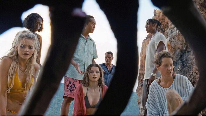 Old: An einem abgelegenen Stand geschehen seltsame Dinge...(Foto: Abbey Lee, Ken Leung, Thomasin McKenzie, Vicky Krieps, Aaron Pierre, Gael García Bernal u.a.) Bild: Sender