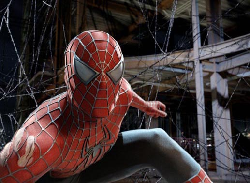 Eine mysteriöse Masse aus dem Weltall verdunkelt Spider-Mans (Tobey Maguire) Anzug und gleichsam seine Seele. Bild: Sender