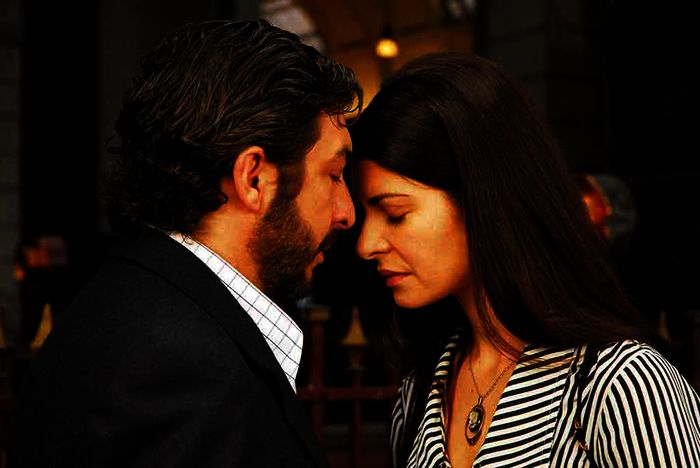 Erst als er Buenos Aires in Lebensgefahr verlassen muss, offenbart Esposito (Ricardo Darín) Irene (Soledad Villamil) seine Gefühle. Bild: Sender / Pretty Pictures
