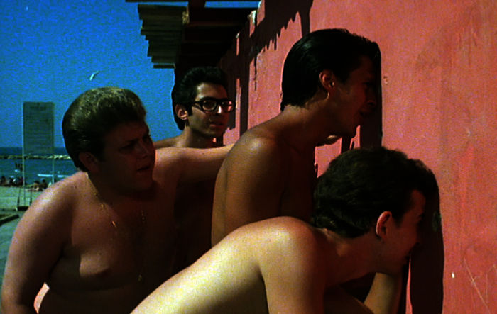 Benny (Jesse Katzur), Momo (Jonathan Sagall), Johnny (Zachi Noy) und Victor (Avi Hadash) sind wieder einmal auf der Suche nach kleinen erotischen Abenteuern. Bild:Sender