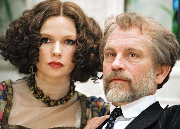 Seelenverwandte gegen alle Konventionen: die Modemacherin Emilie (Veronica Ferres) und der geniale Maler Klimt (John Malkovich). Bild: Sender