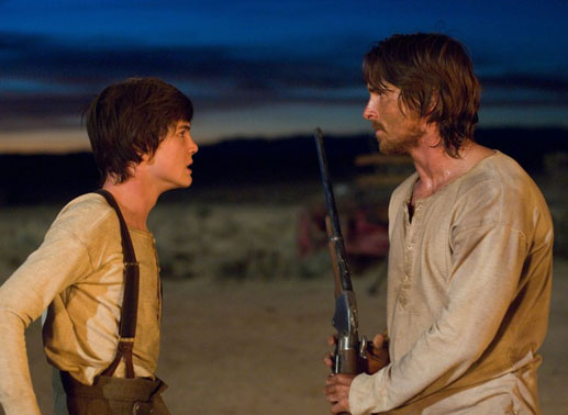 Logan Lerman (William Evans) und Christian Bale (Dan Evans). Bild: Sender
