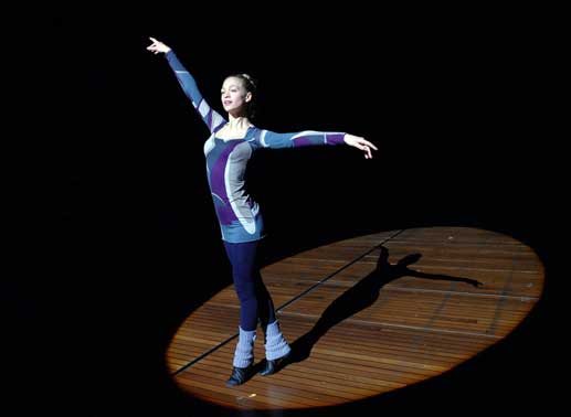 Anna (Julie Engelbrecht) arbeitet ehrgeizig an ihrer Karriere als Tänzerin. Bild: Sender