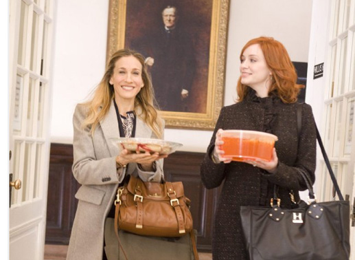 Sarah jessica Parker (li.) und Christina Hendricks in Ein ganz normaler Wahnsinn. Bild: Sky / The Weinstein Company