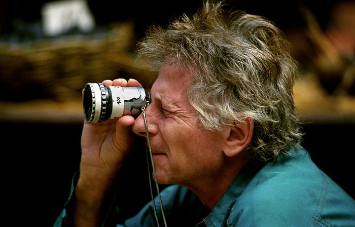 Als Filmemacher ist Polanski für seine Entschlossenheit und Detailarbeit bekannt: Eine ausgezeichnete Kenntnis der Kameras, der Optik und des Tons ist für ihn ein Muss. Bild: Sender / RP Productions