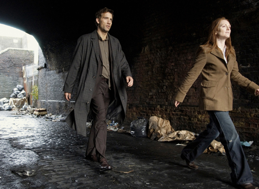 Theo (Clive Owen) und Julian Taylor (Julianne Moore). Bild: Sender / Universal Pictures