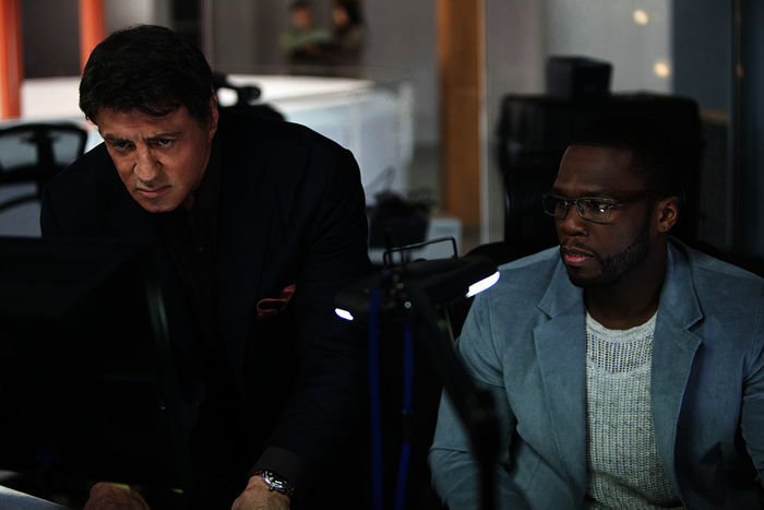 Ray Breslin (Sylvester Stallone) und sein Angestellter Hush (Curtis "50 Cent" Jackson ) freuen sich über einen neuen Auftrag. Bild: Sender / ZDF / Alan Markfield
