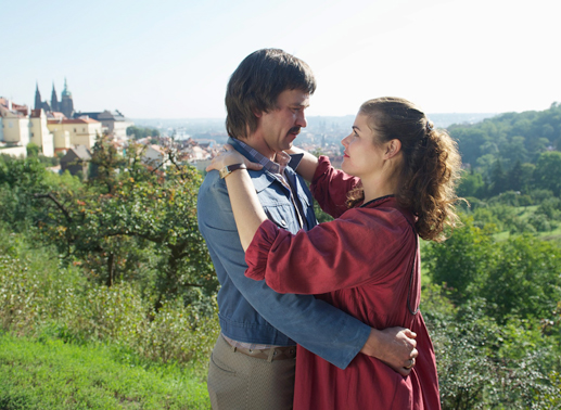 Gregor (Peter Schneider) und Elke (Katharina Wackernagel) verliebt in Prag. Bild: Sender / Marc Meyerbroeker