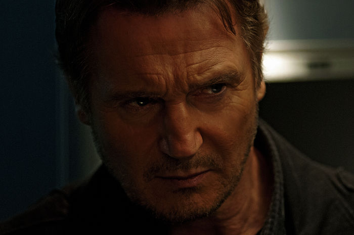 Air Marshall Bill Marks (Liam Neeson) wird von den US-Sicherheitsbehˆrden verd‰chtigt, selbst der Erpresser an Bord des Flugzeugs zu sein. Bild: Sender