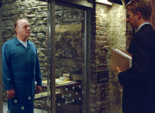 Will Graham (Edward Norton, r.) benötigt bei den Ermittlungen die Hilfe von Dr. Hannibal Lecter (Anthony Hopkins, l.). Bild: Sender
