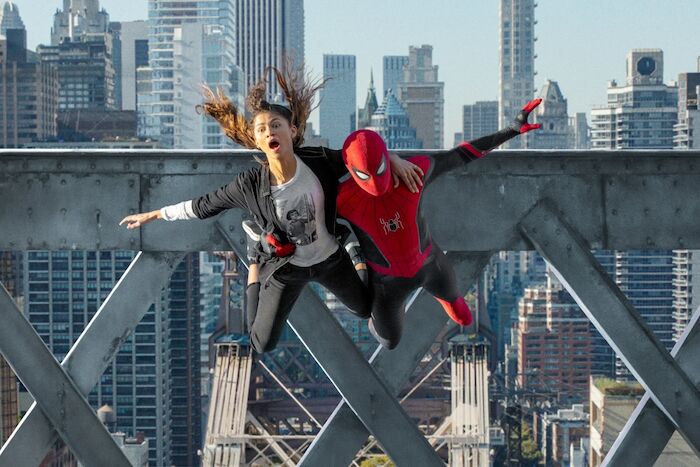 Spider-Man: No Way Home:  Zendaya (Michelle &sbquo;MJ&lsquo; Jones), Tom Holland (Peter Parker / Spider-Man). Bild: Sender / Sony Pictures / Columbia Pictures / Matt Kennedy