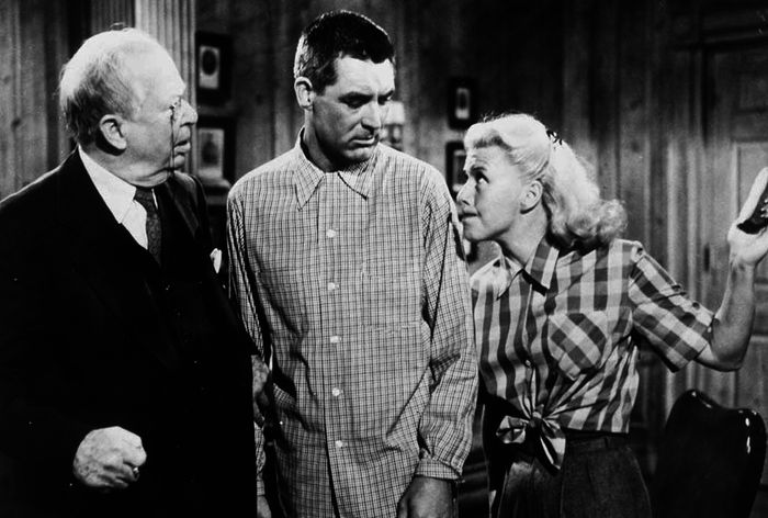 Barnabys Chef Oliver Oxley (Charles Coburn,) ist entsetzt über das kindische Verhalten seines Angestellten Barnaby (Cary Grant) und dessen Ehefrau Edwina (Ginger Rogers). Bild: Sender