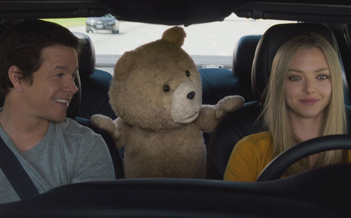 Mark Wahlberg und Jessica Barth in „Ted 2“. Bild: Sender / Universal Pictures