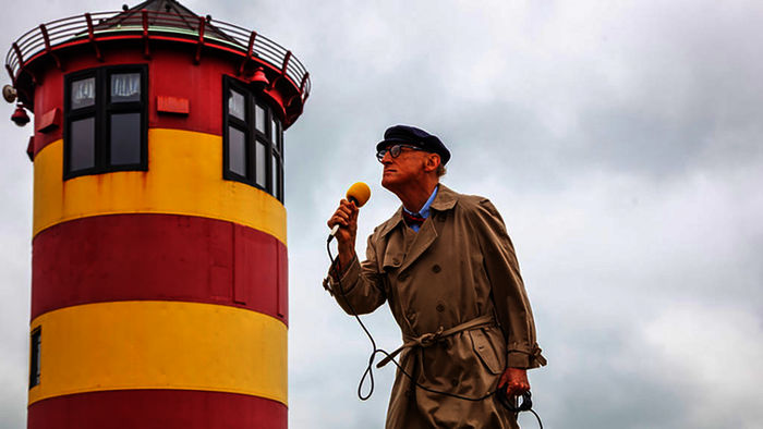 Reporter Harry Hirsch (Otto Waalkes). Bild: Sender / ZDF / Tom Hafner