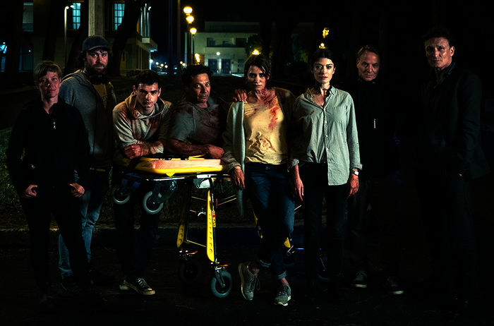 Katharina Bühler (Kamera), Florian Baxmeyer (Regie), Aaron Hilmer (Rolle Miki Witt), Gregor Bloéb (Rolle Klaus Witt), Anja Kling (Rolle Nikola Walter), Anna Bederke (Rolle Sarah Brandt), Oliver Schündler (Produzent Lucky Bird Pictures) und Oliver Masucci (Rolle Mario Lobeck)
Bild: Sender / ARD Degeto / Stephan Rabold