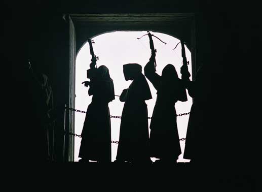 Wild gewordene Gruselmönche hüten ein sakrales Geheimnis im Klosterkeller ... Bild: Sender/Tobis