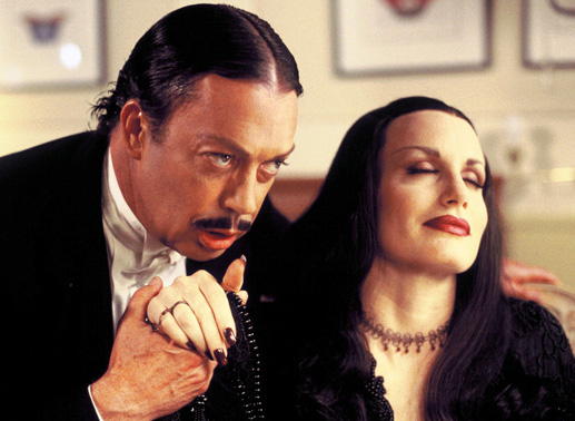 Gomez und Morticia Addams (Tim Curry und Daryl Hannah). Bild: Sender