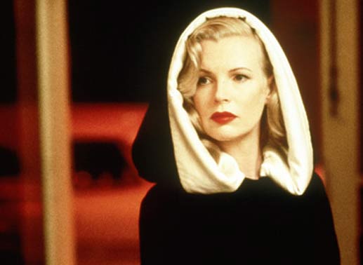Kim Basinger als mysteri&ouml;se Lynn Bracken. Bild: Sender
