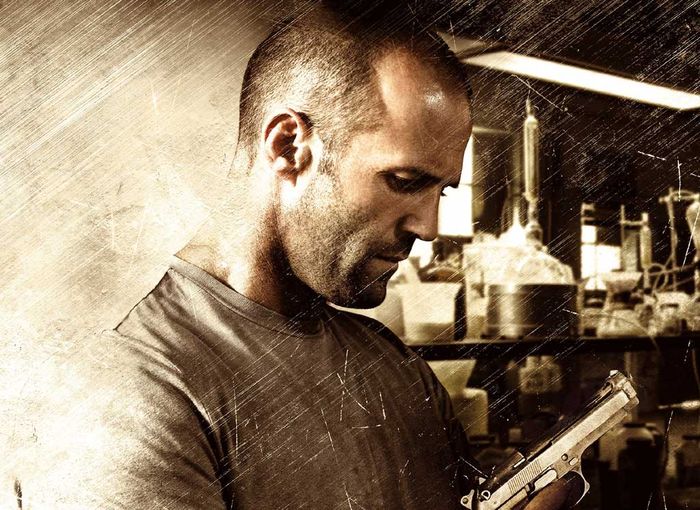 Der Ex-Drogenfahnder Phil Broker (Jason Statham) will nach dem Tod seiner Frau mit seiner Tochter Maddy in Ruhe leben und zieht sich in eine Kleinstadt in Louisiana zurück. Doch ein Crystal-Meth-Dealer treibt hier sein Unwesen und stößt auf Brokers Vergangenheit... Bild: Sender