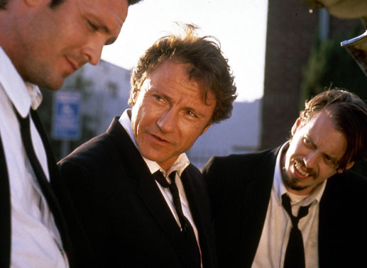 Mr. Blonde (Michael Madsen), Mr. White (Harvey Keitel) und Mr. Pink (Steve Buscemi - bevor sie sich wegen des gescheiterten Überfalls an die Kehle gehen. Bild: Sender