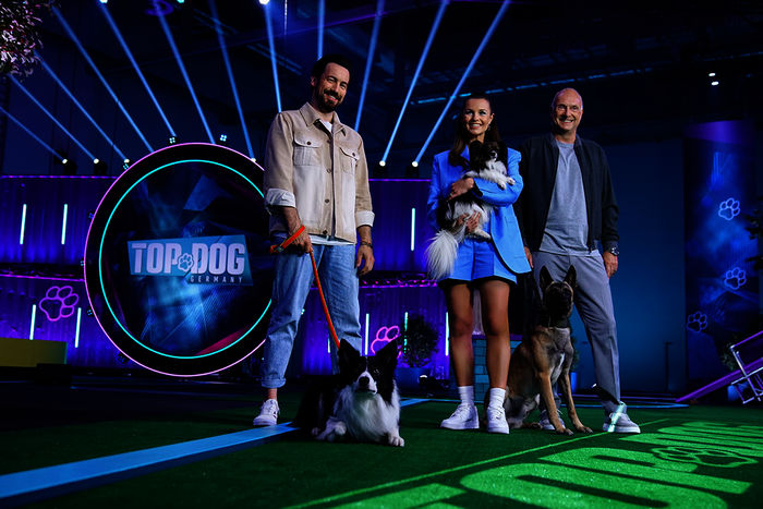 Top Dog Germany - Der beste Hund Deutschlands. Jan Köppen, Laura Wontorra und Frank Buschmann. Bild: Sender / TVNOW / Stefan Gregorowius 