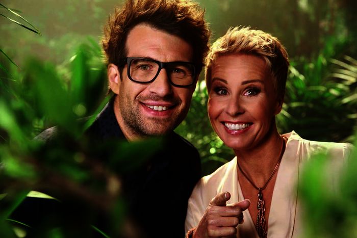 Moderatorenduo Sonja Zietlow und Daniel Hartwich präsentiert das Dschungelcamp täglich live aus dem australischen Urwald. Bild: Sender / Stefan Gregorowius 