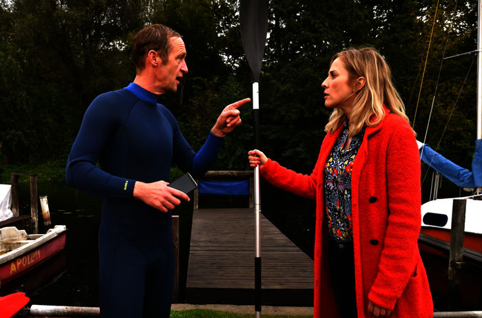 Neben der Spur ist auch ein Weg: Linda (Marlene Morreis) und Fritz (Stephan Kampwirth) müssen ihr Leben nach der Trennung neu sortieren. Bild: Sender / ARD Degeto / Hardy Spitz.