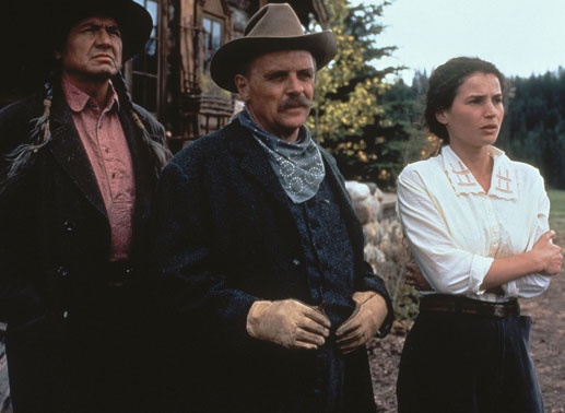 Gordon Tootoosis, Anthony Hopkins, Julia Ormond. Bild: Sender