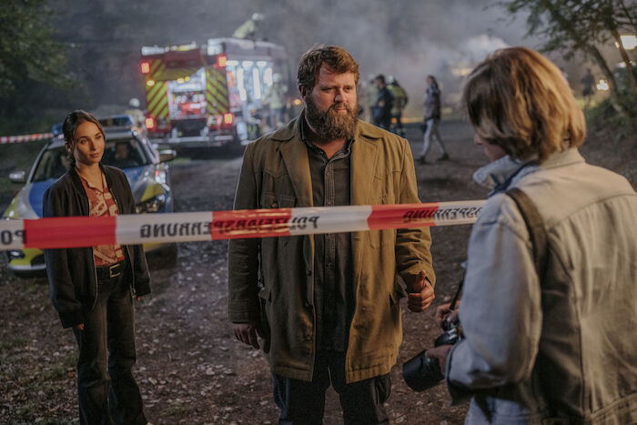 Ein Bamberg-Krimi: Ela Jenning (Cosima Henman), Behringer (Antoine Monot) und Tristan (Merlin Leonhardt). Bild: Sender / RTL / Redseven Entertainment / Hendrik Heiden