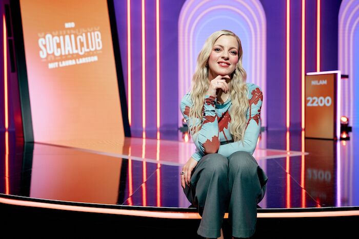 Neo Social Club mit Laura Larsson. Bild: Sender / ZDF und Niels Freidel. 