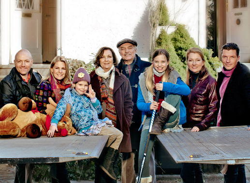 Olaf (Jan Erik Madsen), Katja (Sophie Schütt), Anna (Monique Schröder), Ulrike (Gila von Weitershausen) und Georg (Charles Brauer), Sophie (Hanna Höppner), Dana (Katja Studt) und Florian (Hardy Krüger jr.). Bild: Sender / Nik Konietzny