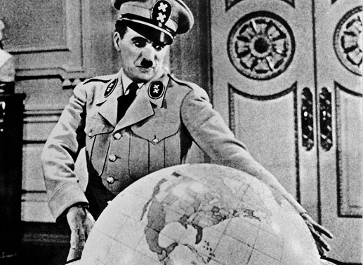 Der Diktator Hynkel (Charlie Chaplin) träumt von der Weltherrschaft. Bild: Sender/Tobis