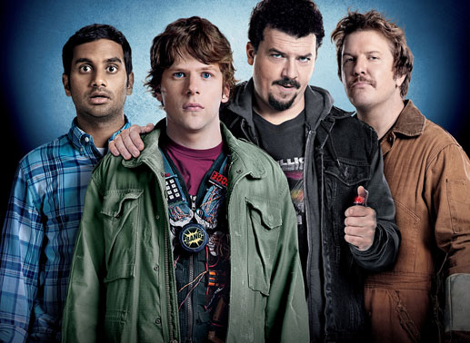 Haben nur 10 Stunden Zeit, einen Bankraub erfolgreich über die Bühne zu bringen: Pizzabote Nick (Jesse Eisenberg), sein Freund Chet (Aziz Ansari) und die beiden durchgeknallten Kriminellen Dwayne (Danny McBride) und Travis (Nick Swardson). Bild: Sender