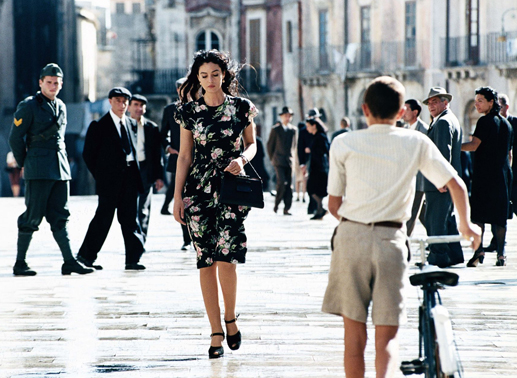 Monica Bellucci ist die schöne Malèna. Bild: Sender