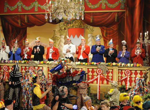 Der Elferrat bei Fastnacht in Franken.  Bild: Sener /Rudi Ott