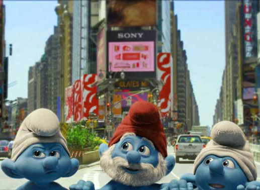 Die Schlümpfe Muffi, Papa und Clumsy (v.l.n.r.) bestaunen den New Yorker Times Square. Bild: Sony Pictures