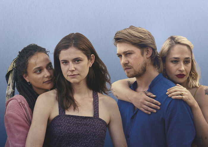 Conversations with Friends: Bobbi (Sasha Lane), Frances (Alison Oliver), Nick (Joe Alwyn), Melissa (Jemima Kirke). Bild: Sender / ZDF / Element Pictures, Enda Bowe / [M] FeedMee. 